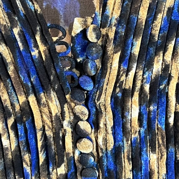 Chico's Animal Print Popover Tunic with Pleated Bodice and Cover Buttons… - Picture 3 of 9